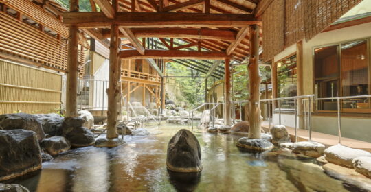 依山楼岩崎　露天風呂